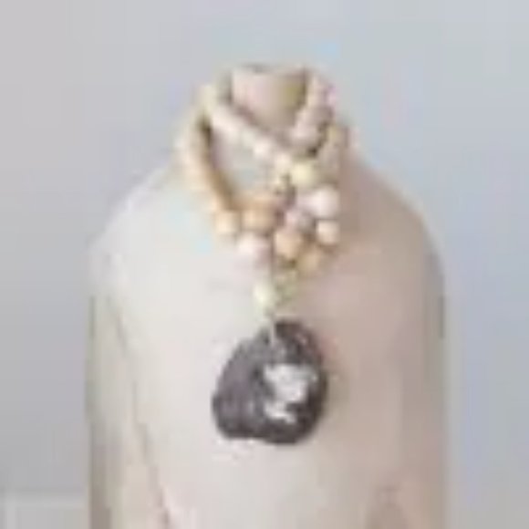 NWT Creative Co-Op Mango Wood Beads with Oyster Shell Pendant - Picture 3 of 6